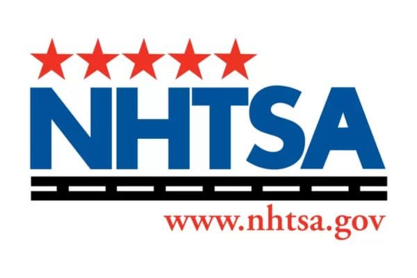 NHTSA (Administración Nacional de Seguridad del Tráfico en Carreteras)